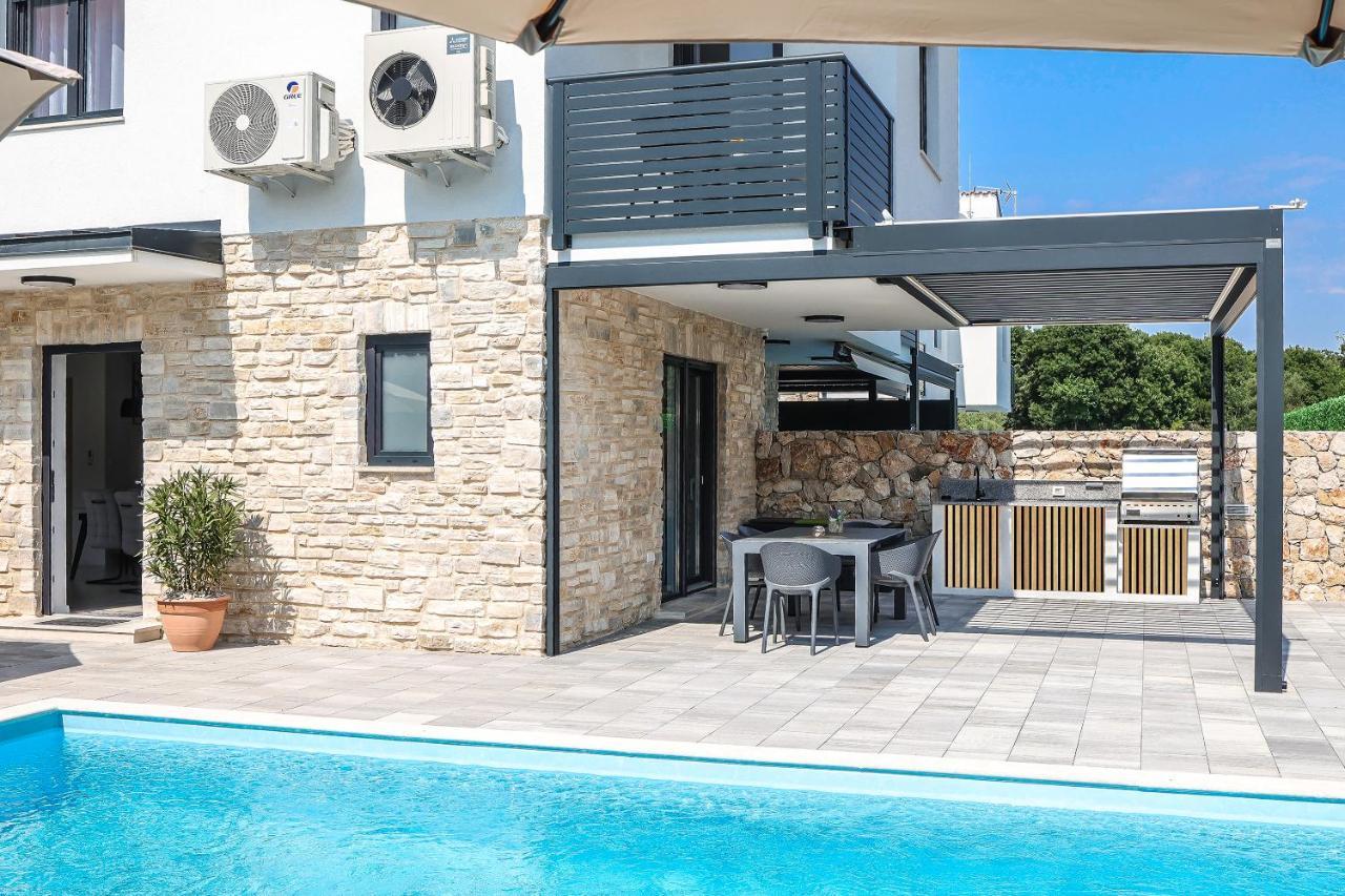 Villa Kaoru Brand New Villa With A Heated Swimming Pool Malinska Extérieur photo