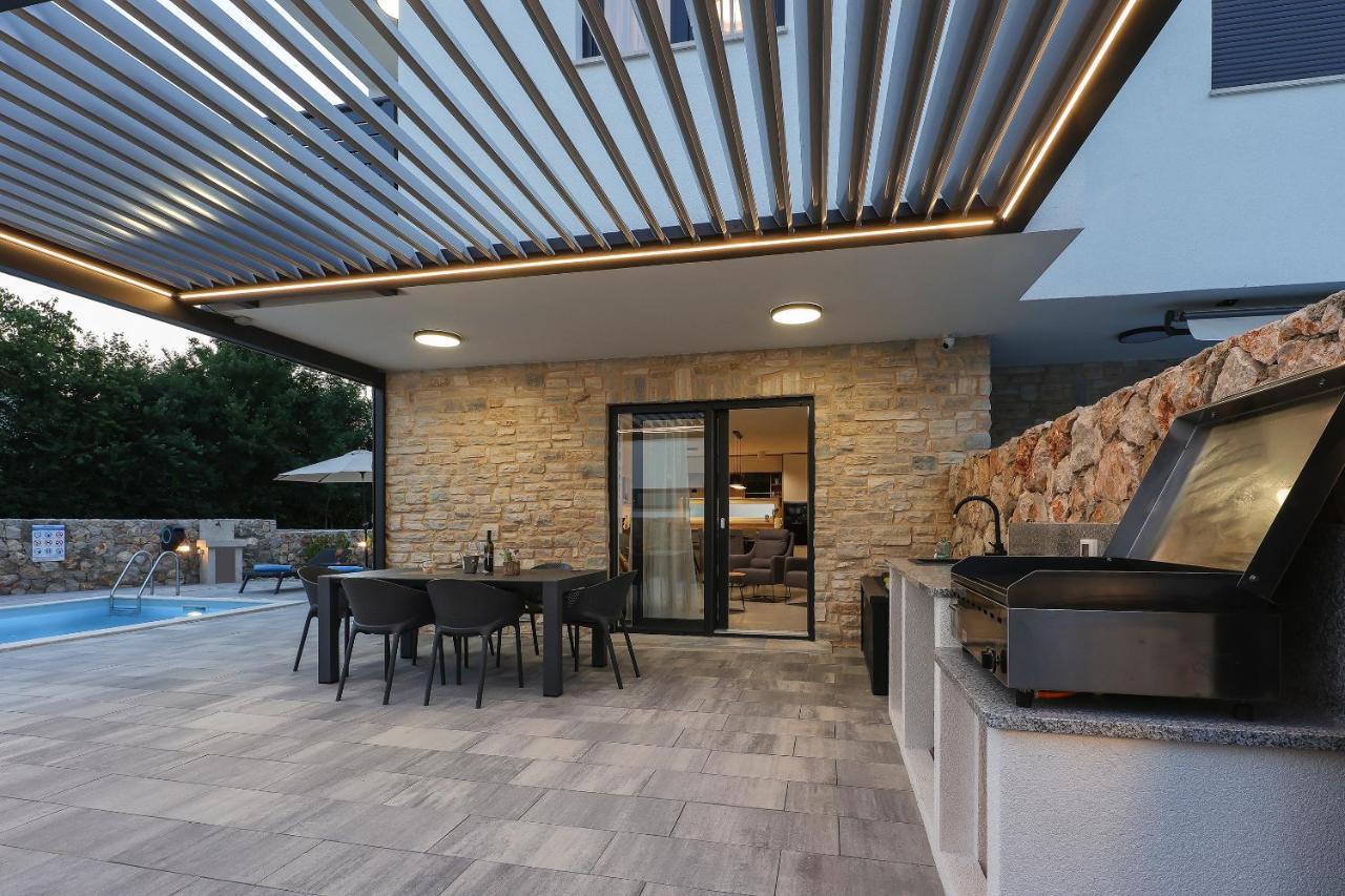 Villa Kaoru Brand New Villa With A Heated Swimming Pool Malinska Extérieur photo
